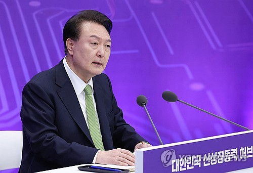 尹 "내년 R&D 예산 대폭 확대…AI·바이오·양자기술 투자 늘릴 것"_신윤우