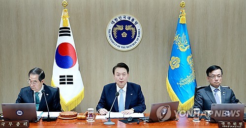 尹대통령 "보건의료 분야에 과감히 재정투자 할 것"_신윤우