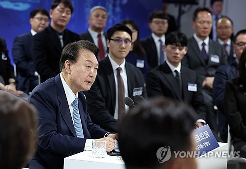 尹 "국내 바이오 생산 2035년까지 200조 시대 열 것"(종합)_신윤우