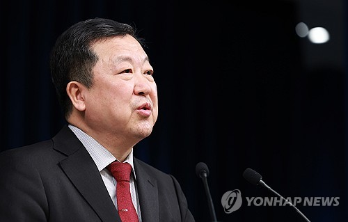 박춘섭 경제수석 "4월 위기설은 전혀 근거없는 낭설"(종합)_신윤우