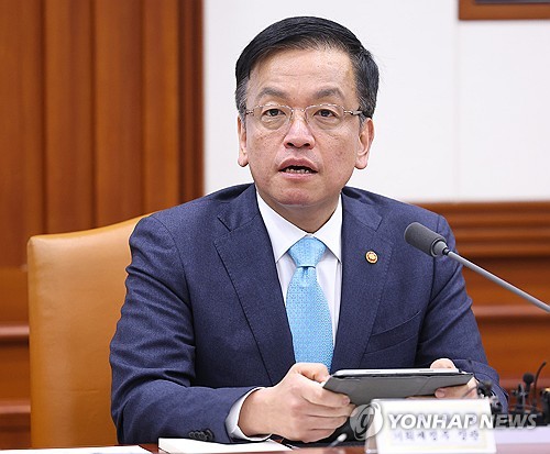 최상목 "내수 적기에 충분히 보강…체감되는 성장 본궤도 올릴 것"_최욱