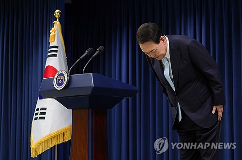 尹 "총선 민심 겸허히 받아들인다…부족했다고 생각"_신윤우