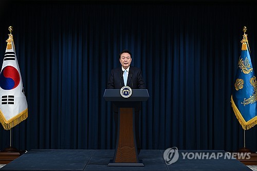 (서울=연합뉴스) 홍해인 기자 = 윤석열 대통령이 1일 서울 용산 대통령실 청사에서 의료개혁 관련 '국민께 드리는 말씀'을 하고 있다. 2024.4.1 [대통령실 제공. 재판매 및 DB 금지] hihong@yna.co.kr