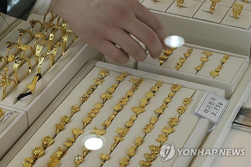 [뉴욕 금가격] 파죽지세 강세…2,300달러 돌파하며 사상 최고치_임하람