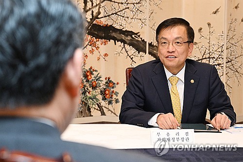 암참 만난 최상목 "노동 유연성 개선 방안 검토"_박준형