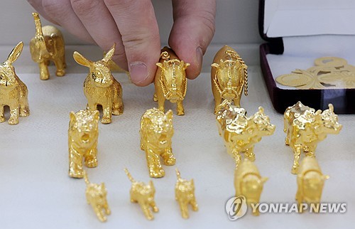 CNBC "고공행진 금값, 1년 내 2천600달러 도달 전망도"_이윤구