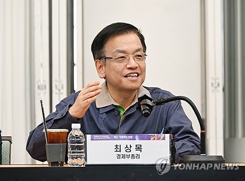 최상목 "AI 등 첨단산업 도전적 R&D 지원 확대"_최욱
