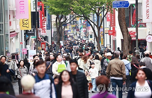 신세계·CJ, 내수 부진한데 투자는 늘어…재무부담↑_김학성