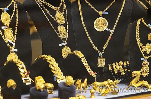 [뉴욕 금가격] 뜨거운 물가에 급등세 잠깐 주춤_임하람