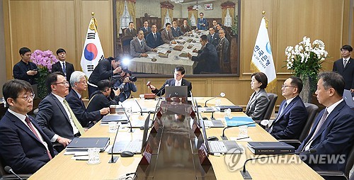 [금리 동결 배경과 전망] 끈적한 물가…"하반기 인하 CPI에 달려"(종합)_오진우