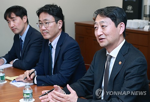 한일 산업장관, 6년 만에 정식 회담…공급망 안정화 협력 추진_이효지