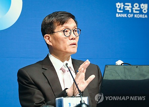 (서울=연합뉴스) 이창용 한국은행 총재가 12일 서울 중구 한국은행에서 금융통화위원회 기준금리 결정에 관한 기자간담회를 하고 있다. 2024.4.12 [사진공동취재단] photo@yna.co.kr