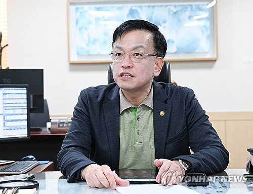 (서울=연합뉴스) 최상목 부총리 겸 기획재정부 장관이 14일 서울 종로구 정부서울청사에서 이란의 이스라엘 공습에 따라 기재부 주요 간부들이 참석한 대외경제점검회의를 주재하고 중동사태 동향을 점검하고 대응 방향을 논의하고 있다. 2024.4.14 [기획재정부 제공. 재판매 및 DB 금지] photo@yna.co.kr