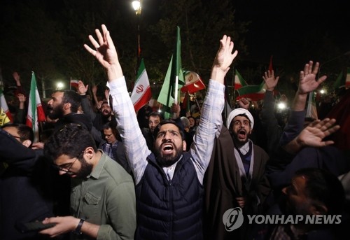 알자지라 "이란 서부·북서부·남서부 지역 비행 중단"(상보)_이윤구