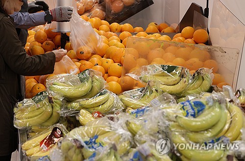 기재차관 "신선과일 신속 통관 만전…공급 확대해 물가부담 완화"_박준형