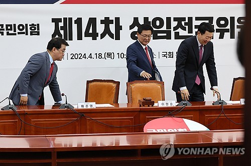 與 "민주당 추경 요구는 땜질식 처방…포퓰리즘 거둬라"_한종화