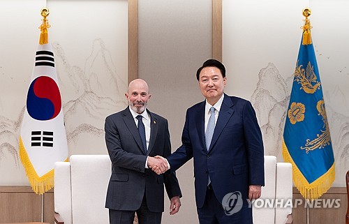 尹대통령, 한미 재계회의 위원장 접견…美 기업 한국 투자 요청_신윤우