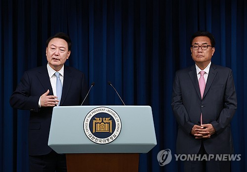 與 "정진석, 소통 적임자…민생·개혁에 가교 역할 기대"_한종화
