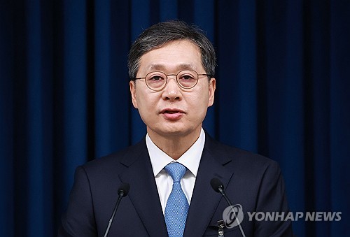 (서울=연합뉴스) 홍해인 기자 = 우주항공청 초대 청장에 내정된 윤영빈 서울대 항공우주공학과 교수가 24일 서울 용산 대통령실 청사에서 열린 인사브리핑에 참석해 발언하고 있다. 2024.4.24 hihong@yna.co.kr