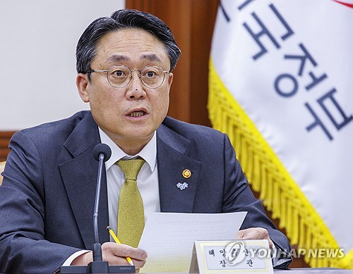 IMO, 5천t 이상 선박 온실가스 기준 초과 벌금…27년 시행_한종화