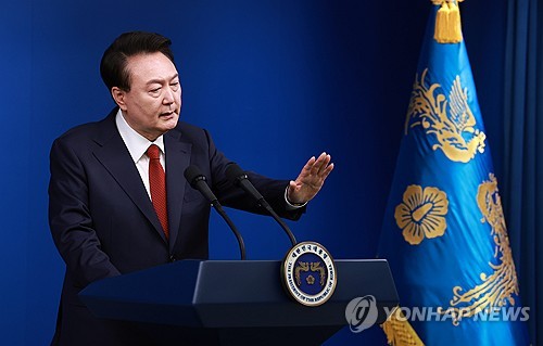 尹, 반도체 직접보조금 즉답 피해…"재정 여건 내 지원 강화"_최욱
