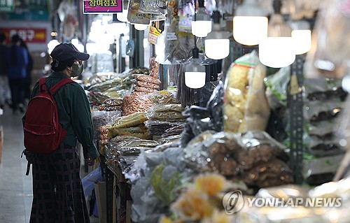 꽁꽁 얼어붙은 소매판매…정부도 '내수 불확실성'_박준형