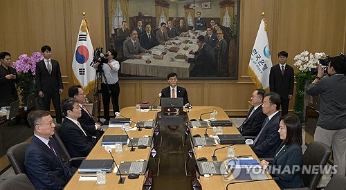 (서울=연합뉴스) 이창용 한국은행 총재가 23일 서울 중구 한국은행에서 열린 금융통화위원회를 주재하고 있다. 2024.5.23 [사진공동취재단] photo@yna.co.kr