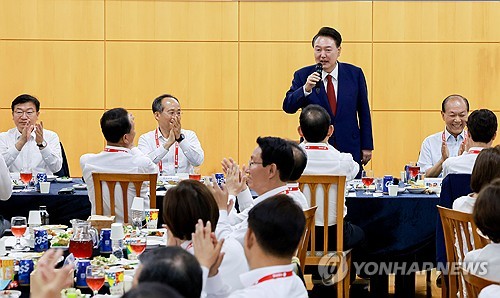 (충남=연합뉴스) 홍해인 기자 = 윤석열 대통령이 30일 충청남도 모처에서 열린 제22대 국민의힘 국회의원 워크숍에서 발언하고 있다. 2024.5.30 hihong@yna.co.kr