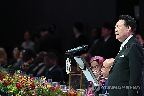 (서울=연합뉴스) 홍해인 기자 = 윤석열 대통령이 3일 서울 중구 신라호텔에서 열린 '2024 한·아프리카 정상회의' 환영 만찬에 참석해 만찬사를 하고 있다. 2024.6.3 [대통령실 제공. 재판매 및 DB 금지] hihong@yna.co.kr