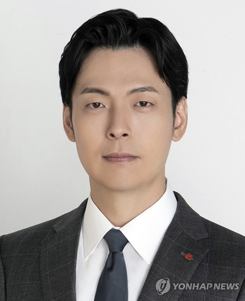 롯데, CEO 36% 교체·임원 13% 축소…신유열 부사장 승진(상보)_김용갑