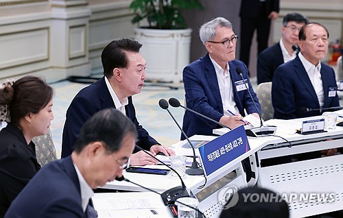 (서울=연합뉴스) 홍해인 기자 = 윤석열 대통령이 3일 서울 종로구 청와대 영빈관에서 열린 '하반기 경제정책방향 및 역동경제 로드맵 발표' 행사에서 발언하고 있다. 2024.7.3 hihong@yna.co.kr