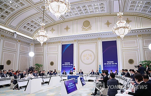 한덕수 "금리 내려갈 방향만 남았다…하반기 전세계 인하 움직임"_박준형