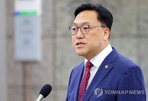 김병환, 이복현 만나 PF·가계부채 등 금융현안 논의_윤슬기