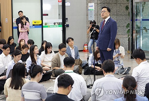 김병환 "부채 과도하게 의존해 경제·금융 리스크 초래"(종합)_정원