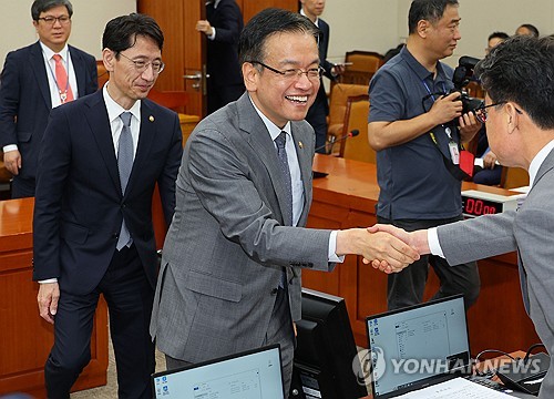 최상목 "가계부채 엄밀 관리 기조 유지…스트레스 DSR 예정대로 시행"_박준형
