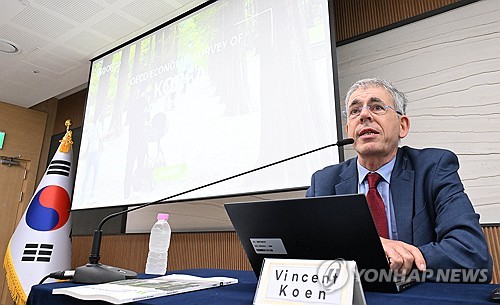 [일문일답] OECD "한은, 올해 말 통화 완화로 전환할 듯"_박준형