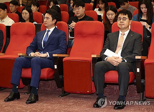 S&P "SK이노, '긍정적 관찰대상' 지정…합병으로 신용도↑"_김학성