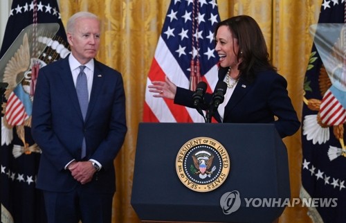 [바이든 사퇴] 해리스, 민주당 '큰손' 지지 흐름 물꼬 터_이윤구