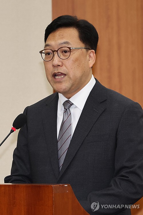 김병환 "금융시장 안정이 정책 최우선…과도한 부채 의존 탈피"_정원