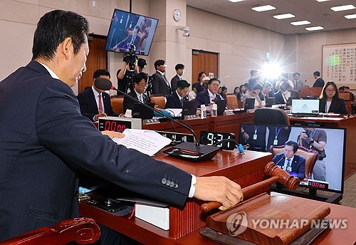 국회 법사위, '전국민 25만원 지원법' 의결 보류_한종화