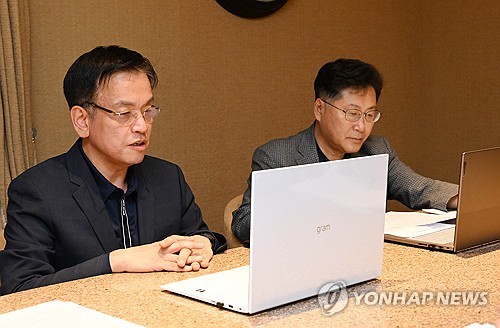 (서울=연합뉴스) G20 재무장관중앙은행총재회의 참석차 브라질 리우데자네이루를 방문 중인 최상목 경제부총리 겸 기획재정부 장관이 24일(현지시간) 화상으로 열린 브라질-한국(서울,세종) 간 1급 간부회의를 주재하고 있다. 2024.7.25 [기획재정부 제공. 재판매 및 DB 금지] photo@yna.co.kr