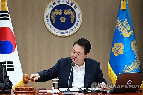 (서울=연합뉴스) 홍해인 기자 = 윤석열 대통령이 30일 서울 용산 대통령실 청사에서 열린 국무회의에서 개회 선언을 하고 있다. 2024.7.30 [대통령실 제공. 재판매 및 DB 금지] hihong@yna.co.kr