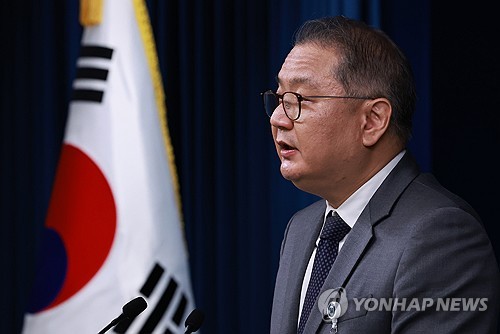 (서울=연합뉴스) 홍해인 기자 = 박상욱 대통령실 과학기술수석이 30일 서울 용산 대통령실 청사에서 윤석열 대통령의 'AI 석학' 앤드류 응 스탠포드대 교수 접견 관련 브리핑을 하고 있다. 2024.7.30 hihong@yna.co.kr