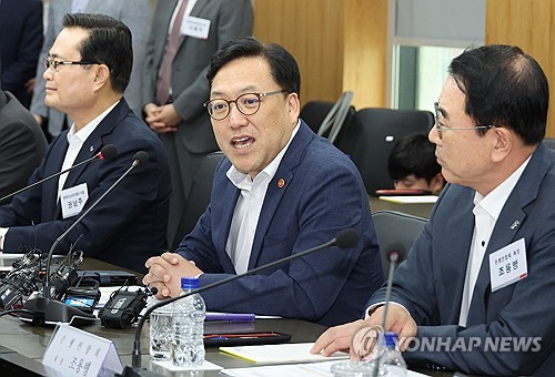 김병환 "가계부채 전반적 흐름 예의주시…긴장감 갖고 관리"_정원