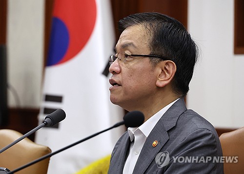 최상목 "외국인정책 전환, 선택 아닌 필수…지역 정착 지원"_박준형