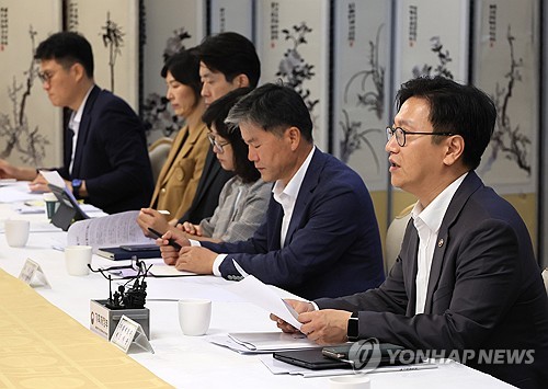 기재차관 "모든 수단 동원해 추석성수품 수급안정 힘써달라"_박준형