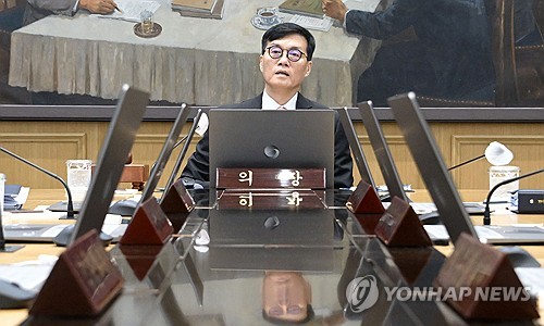 [금통위 인터뷰] 도이체 "10월 25bp 인하 전망…부채 증가세 완화"_강수지