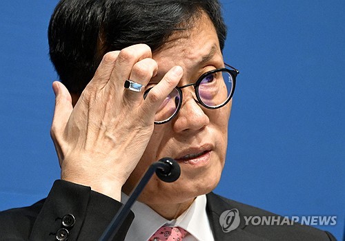 이창용, 금리 동결 비판에 쓴소리…"손쉬운 통화정책은 임시방편"_김정현