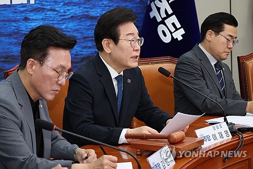 당무 복귀한 이재명 "지역화폐 법안 당론으로 추진"_한종화