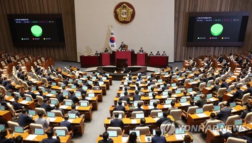 은행 '서민금융 지원금' 더 내는 법안 국회 통과_한종화